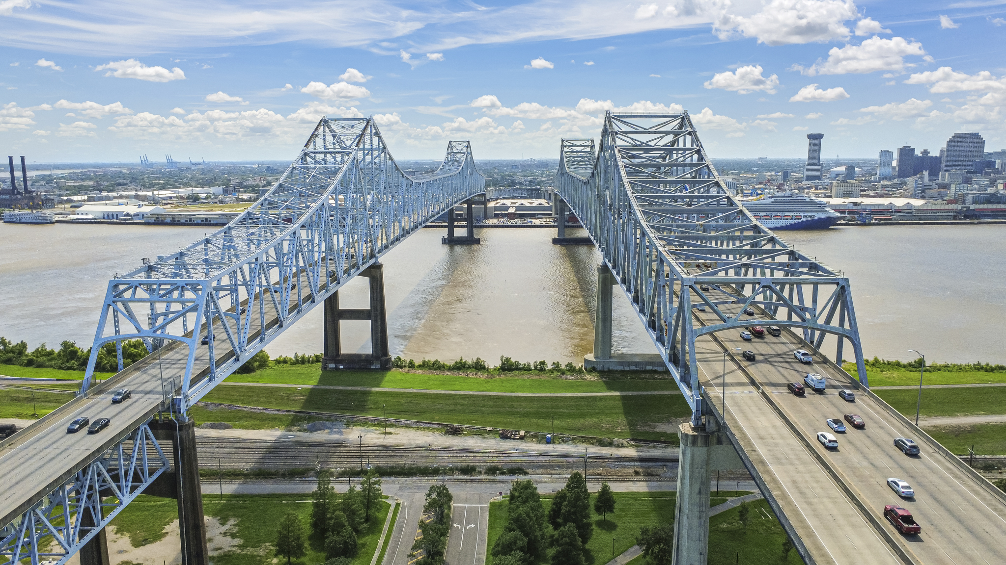 The Crescent City Connection bridge over the Mississippi River with the New Orleans skyline beyond